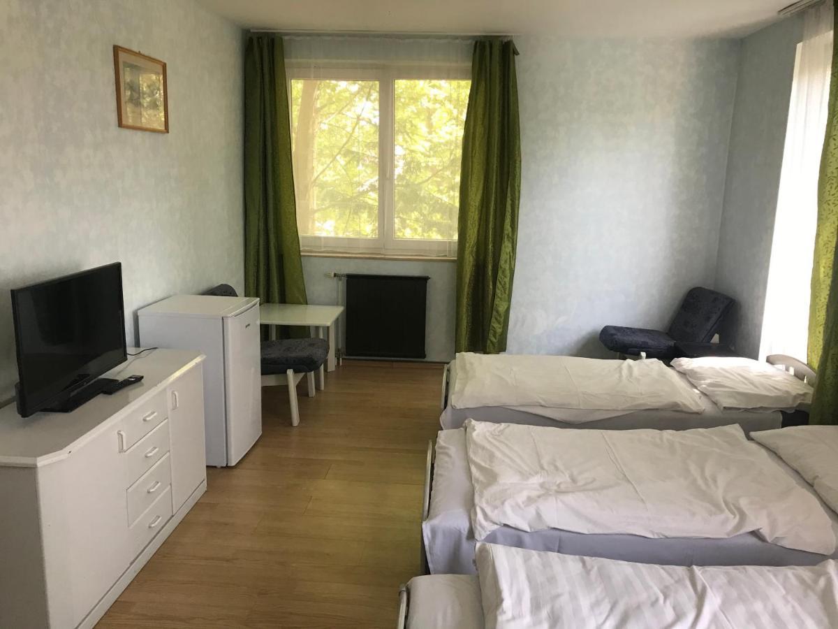 Francoise Szálló Balatonlelle Exterior foto