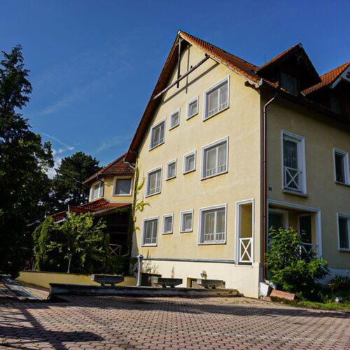 Francoise Szálló Balatonlelle Exterior foto